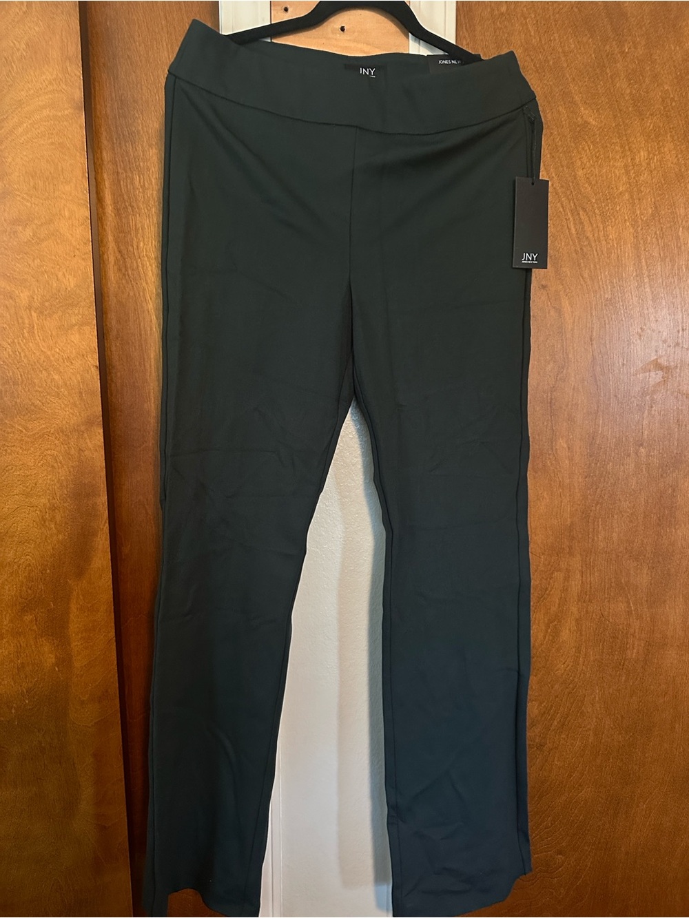 Jones New York size Large Women’s green dress up pants.